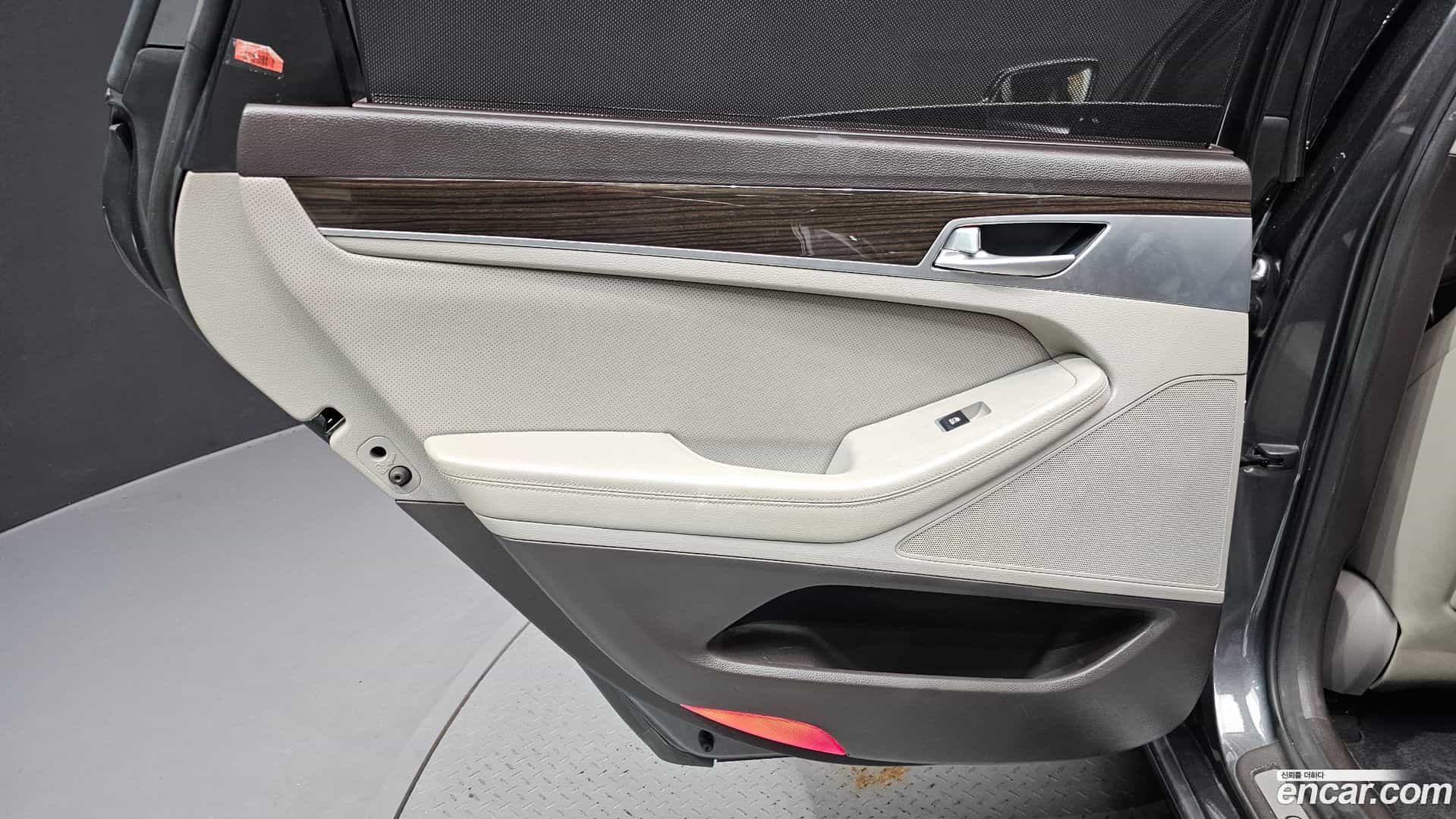 G80 Genesis 2018.4-INNER-035
