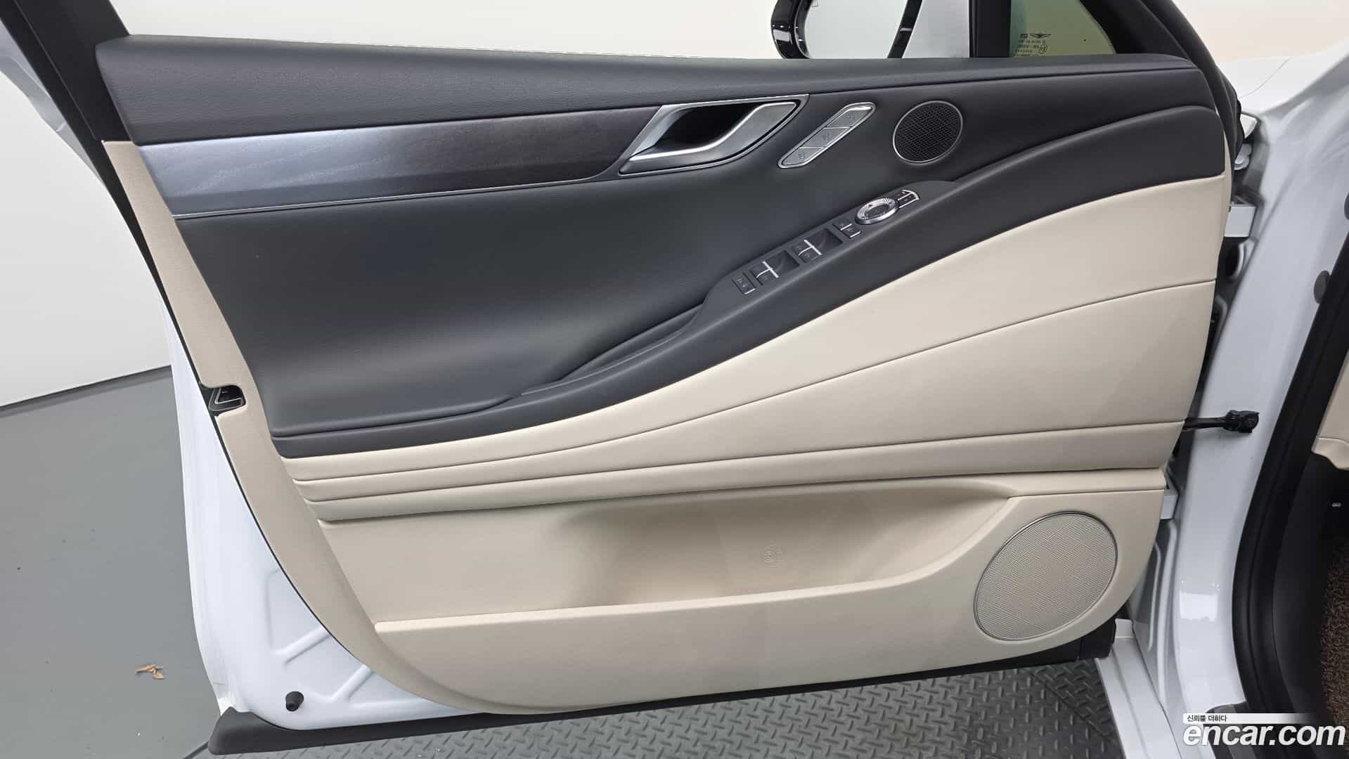 G80 Genesis 2023.10-INNER-034