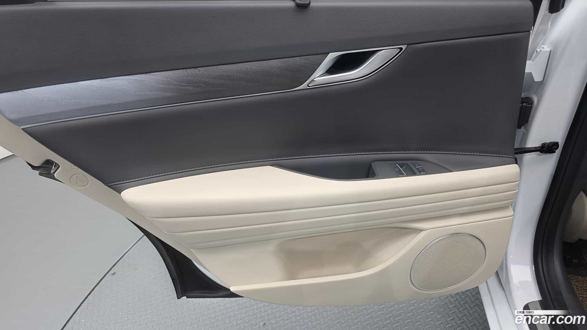 G80 Genesis 2023.10-INNER-035