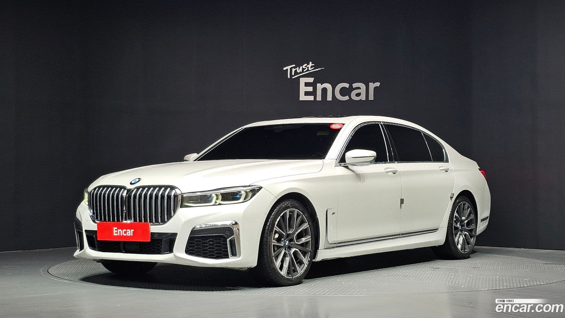 Main__Slider__Photo:7-Series BMW 2019.11-0