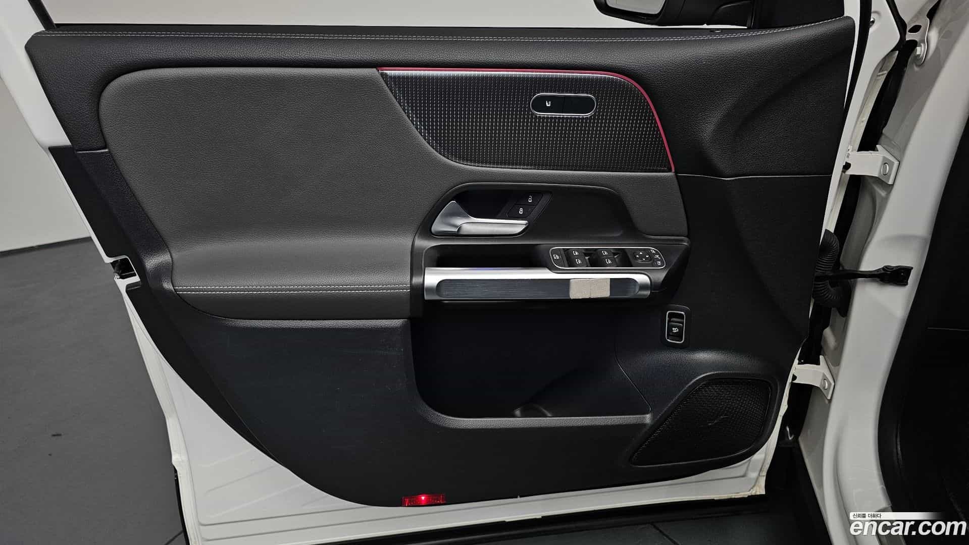 EQB Mercedes-Benz 2022.8-INNER-034
