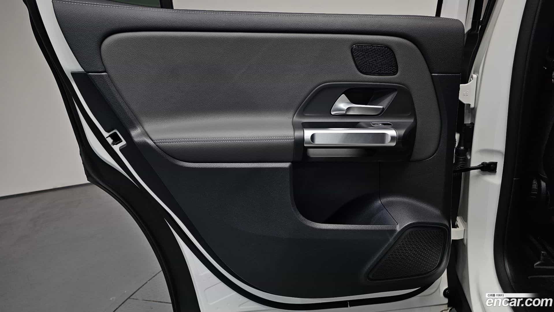 EQB Mercedes-Benz 2022.8-INNER-035