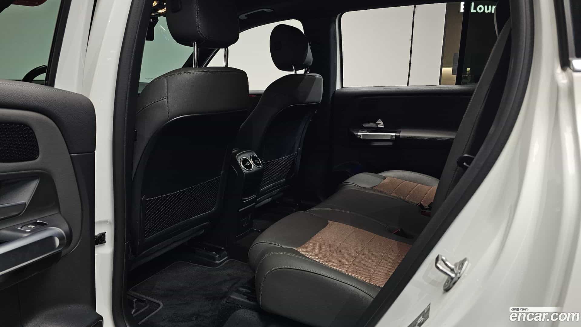 EQB Mercedes-Benz 2022.8-INNER-036