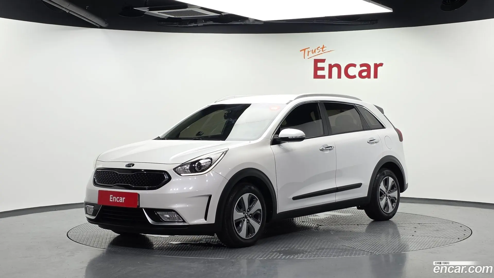 Main__Slider__Photo:Niro Kia 2017.6-0