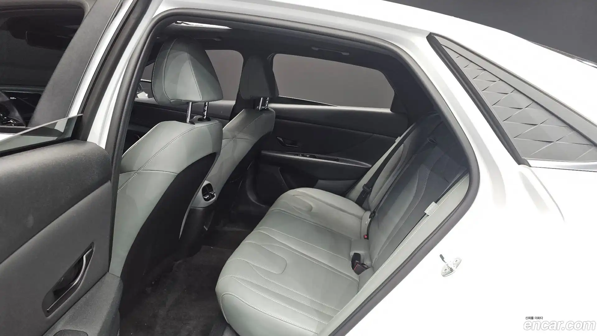 AVANTE Hyundai 2023.8-OPTION-016