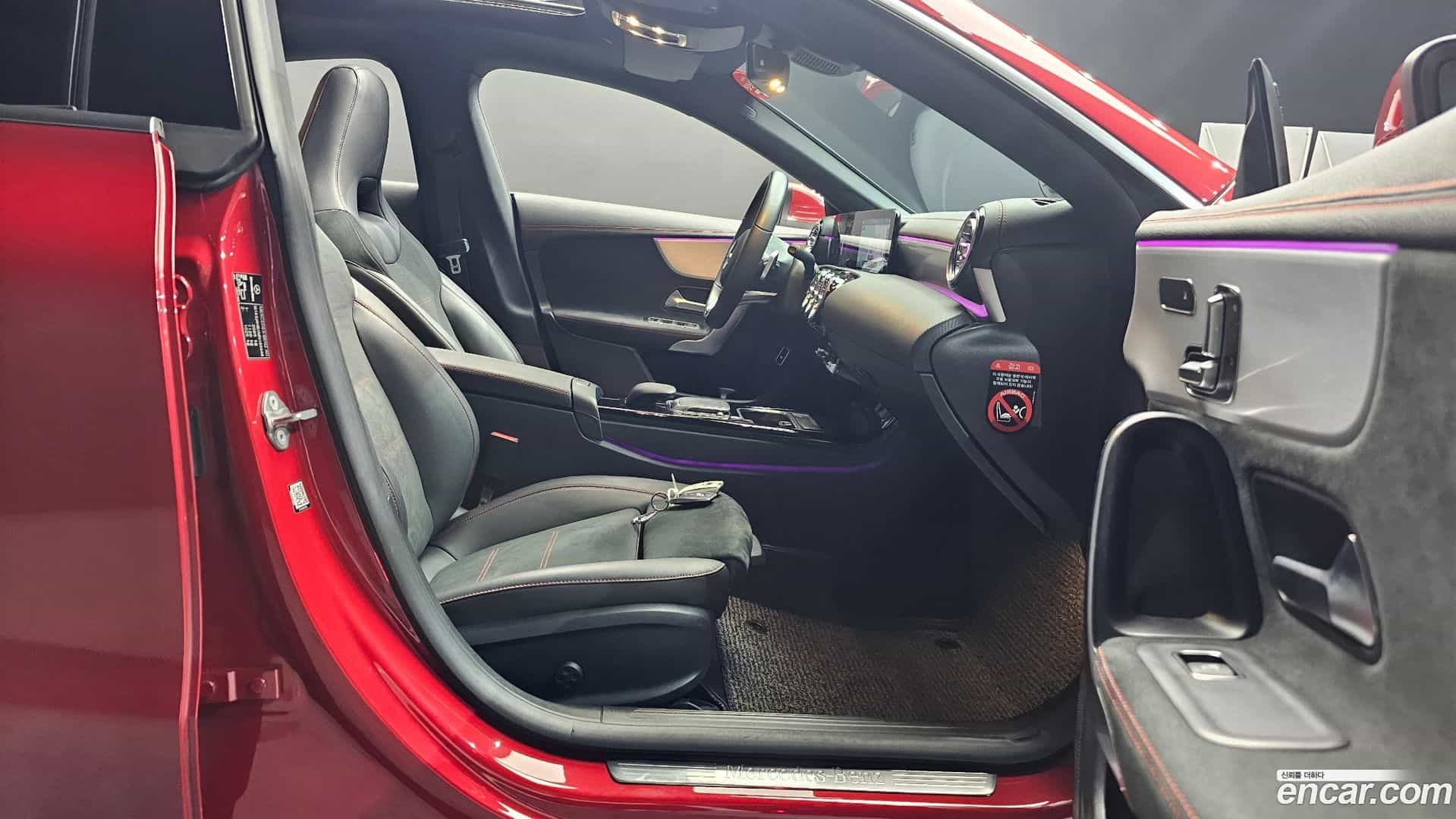CLA-Class Mercedes-Benz 2021.0-INNER-036