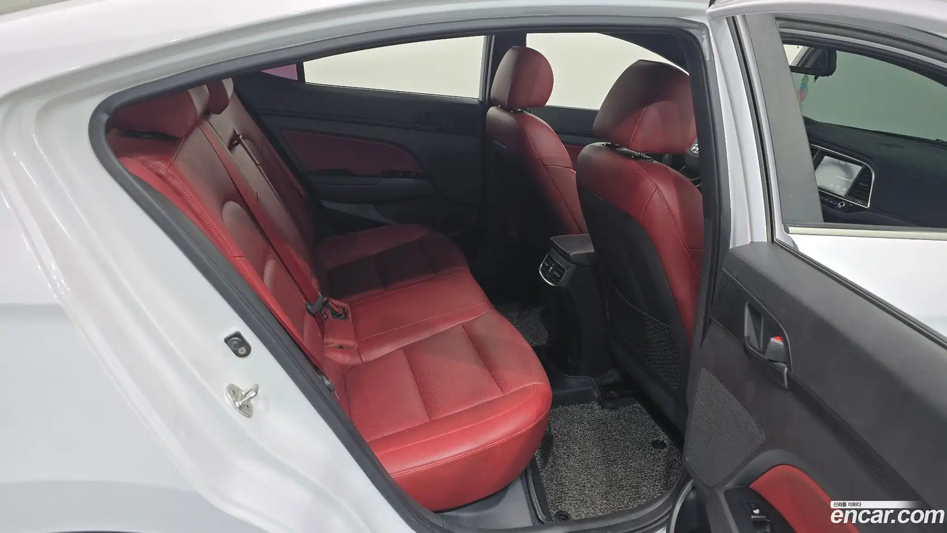 AVANTE Hyundai 2016.11-OPTION-015