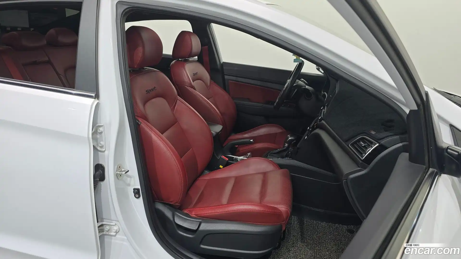 AVANTE Hyundai 2016.11-INNER-036