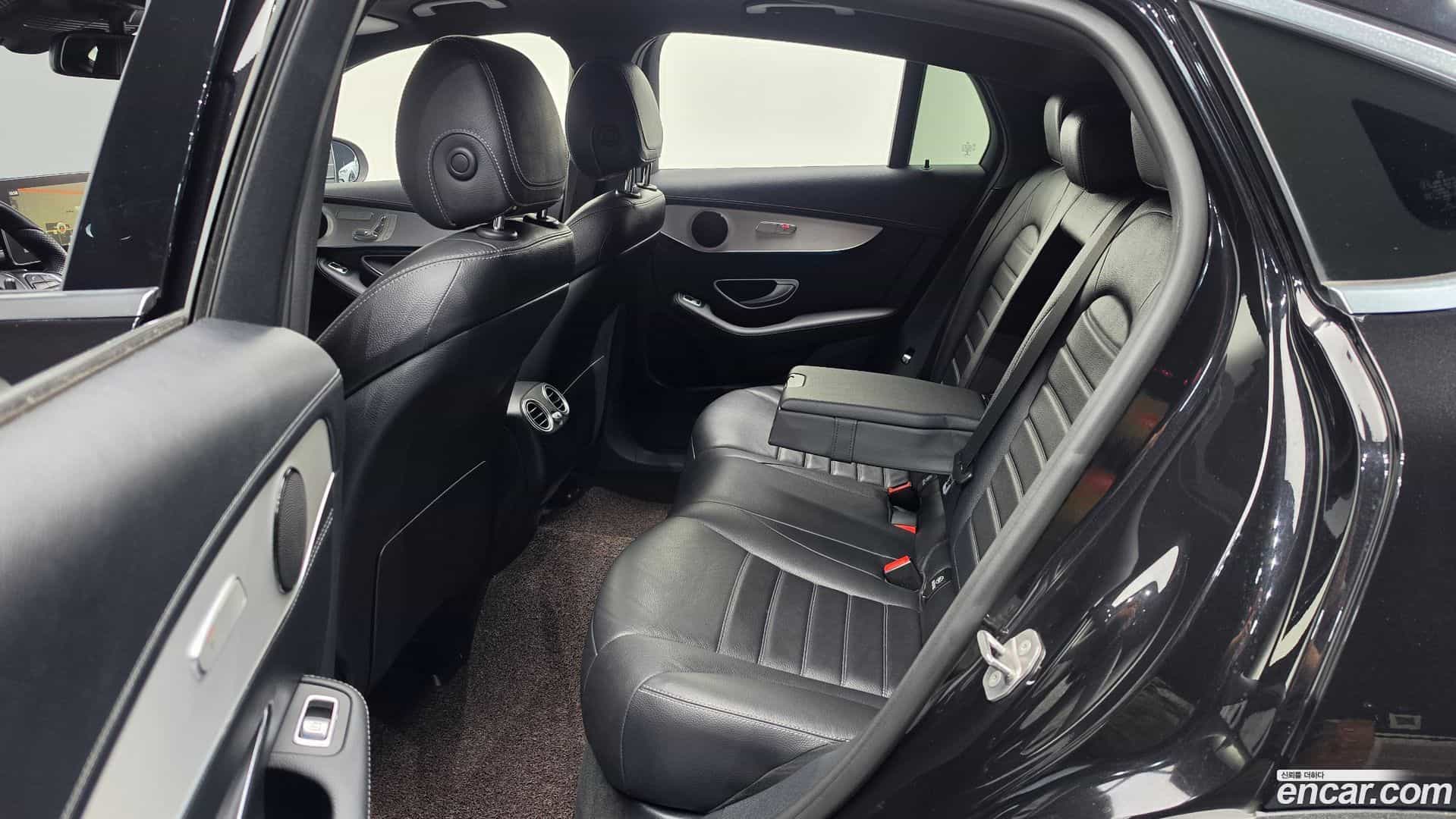 GLC-Class Mercedes-Benz 2017.4-OPTION-015