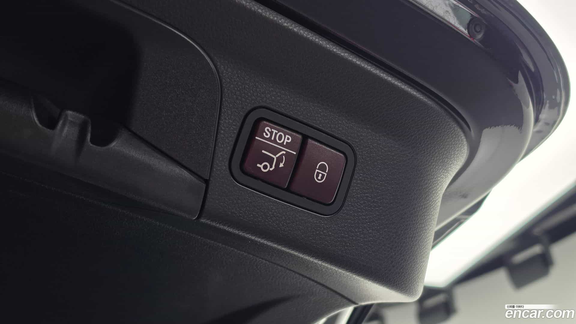 GLC-Class Mercedes-Benz 2017.4-OPTION-021