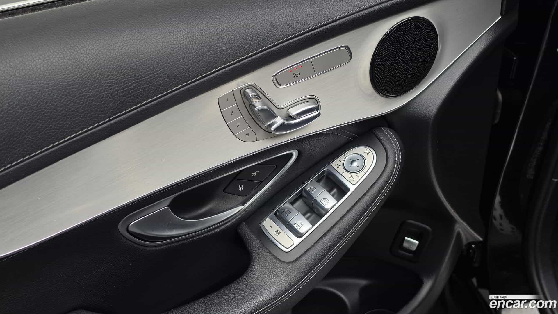 GLC-Class Mercedes-Benz 2017.4-OPTION-022