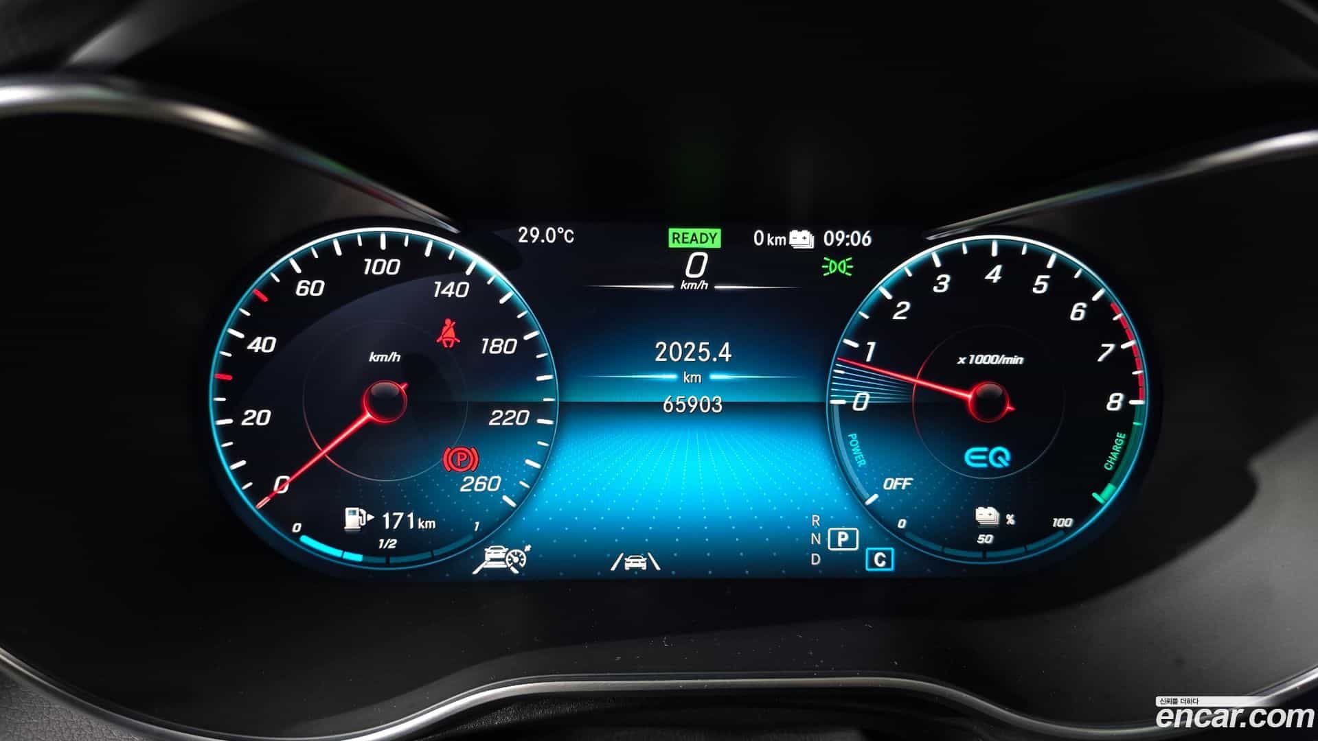 GLC-Class Mercedes-Benz 2021.11-INNER-008