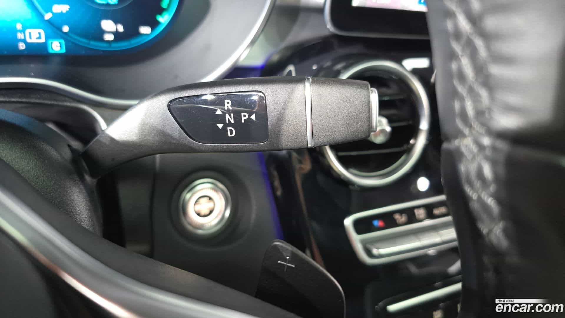 GLC-Class Mercedes-Benz 2021.11-INNER-009
