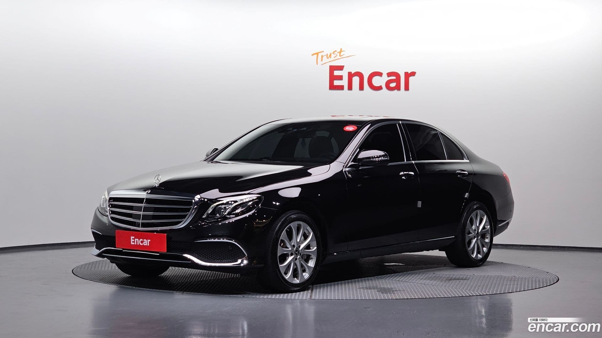 Main__Slider__Photo:E-Class Mercedes-Benz 2020.8-0
