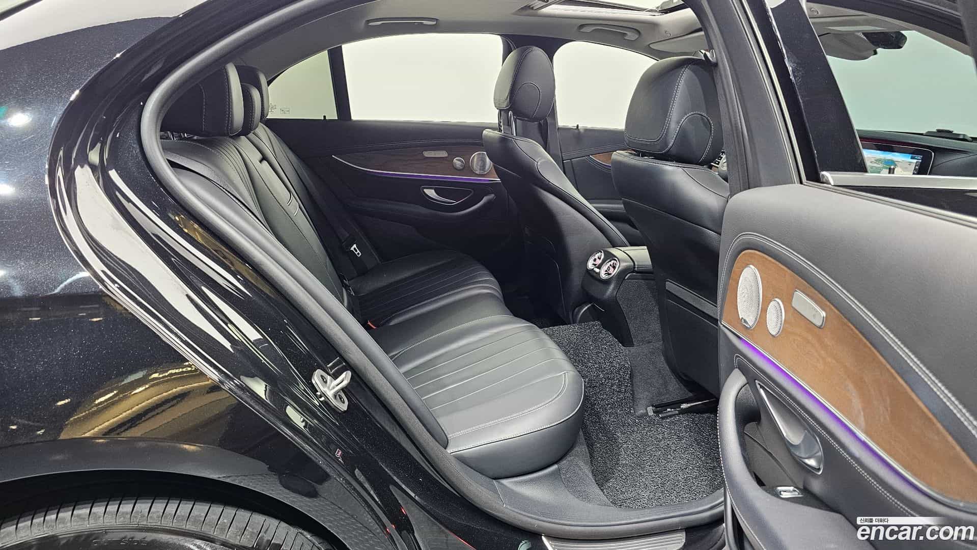 E-Class Mercedes-Benz 2020.8-OPTION-015