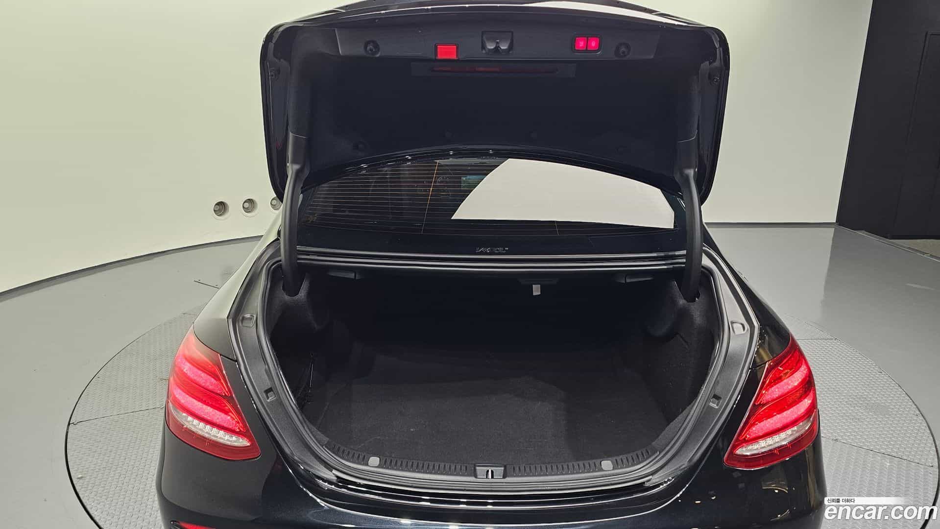 E-Class Mercedes-Benz 2020.8-OPTION-022