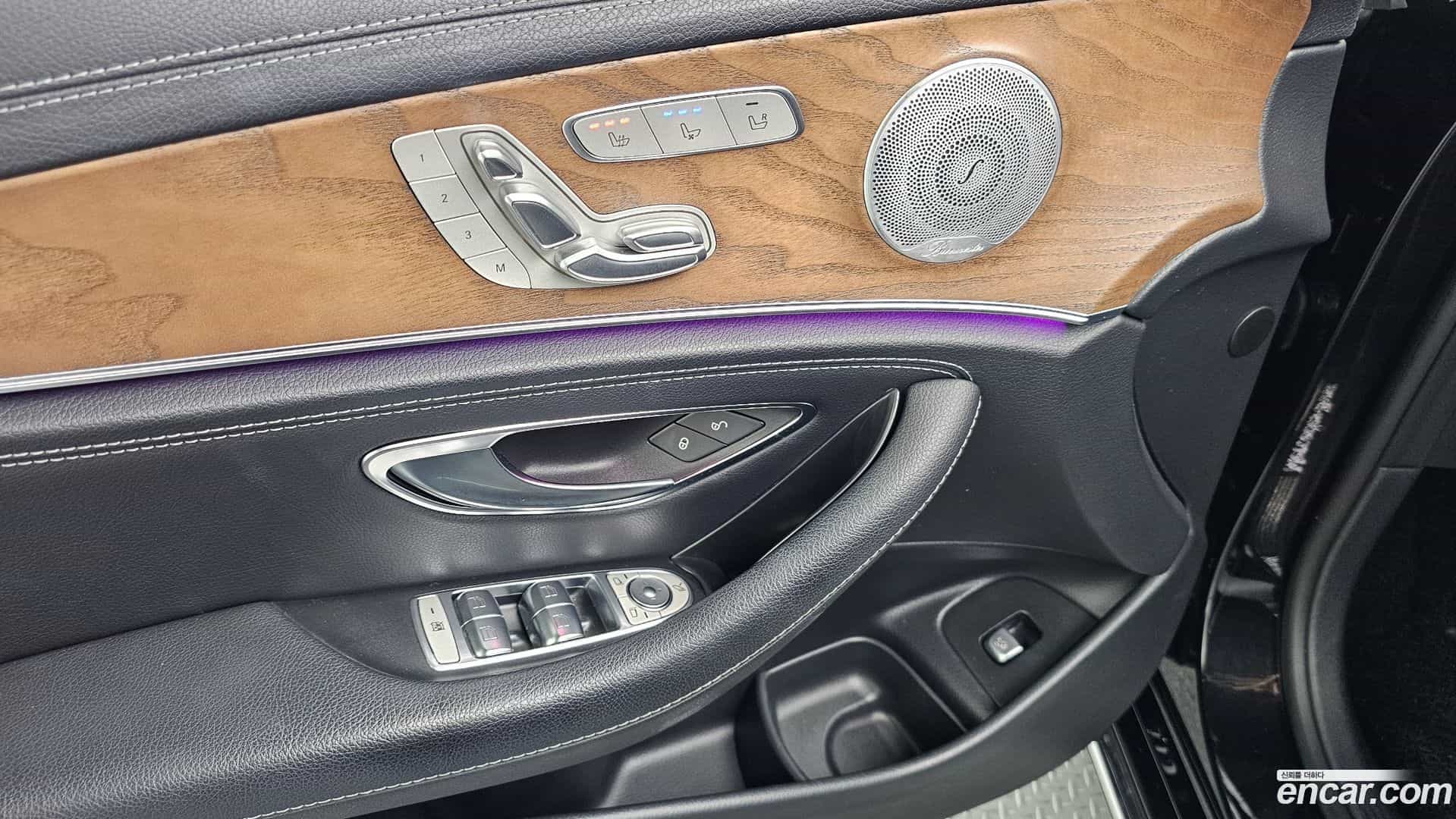 E-Class Mercedes-Benz 2020.8-OPTION-023