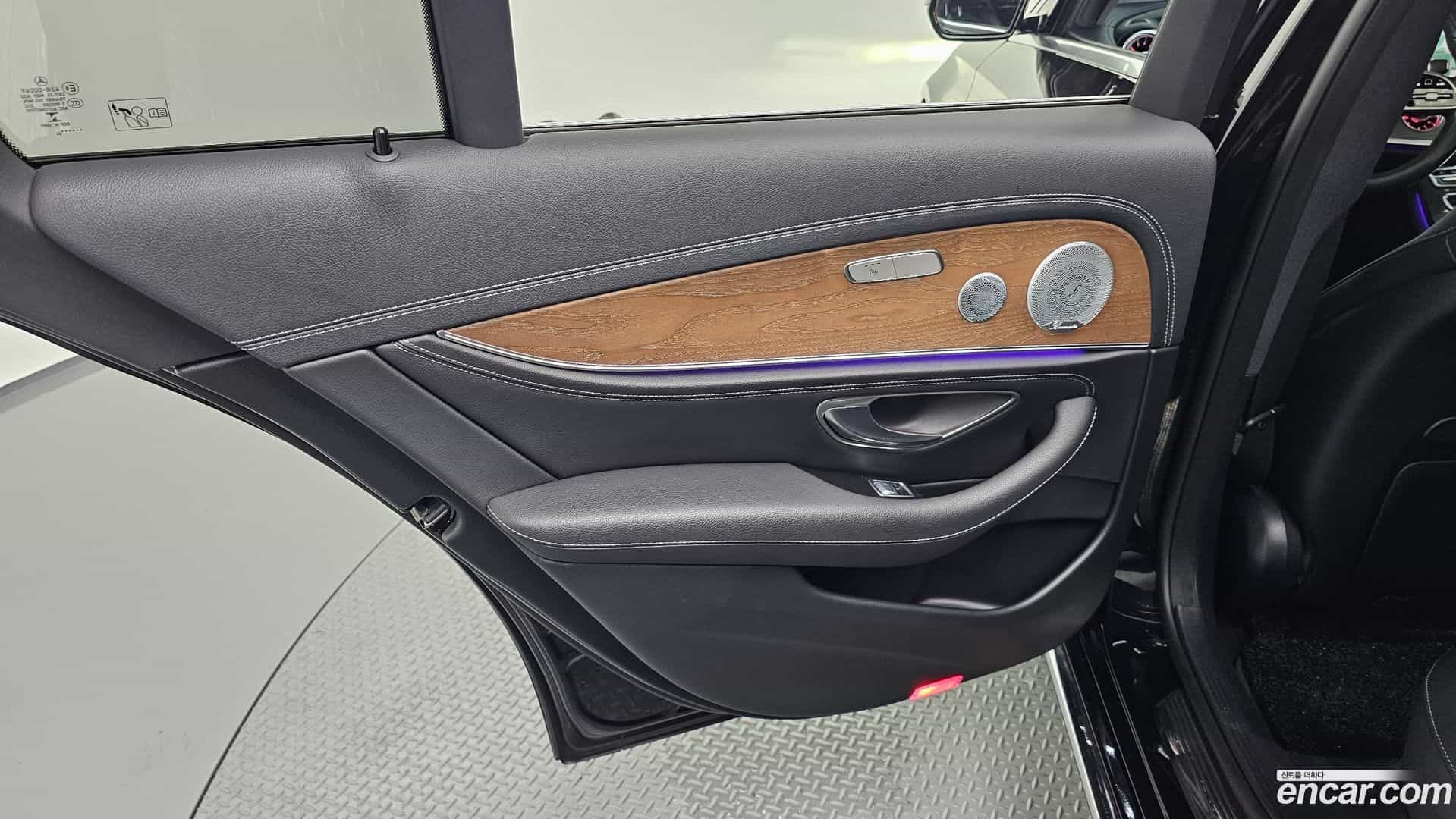 E-Class Mercedes-Benz 2020.8-INNER-035