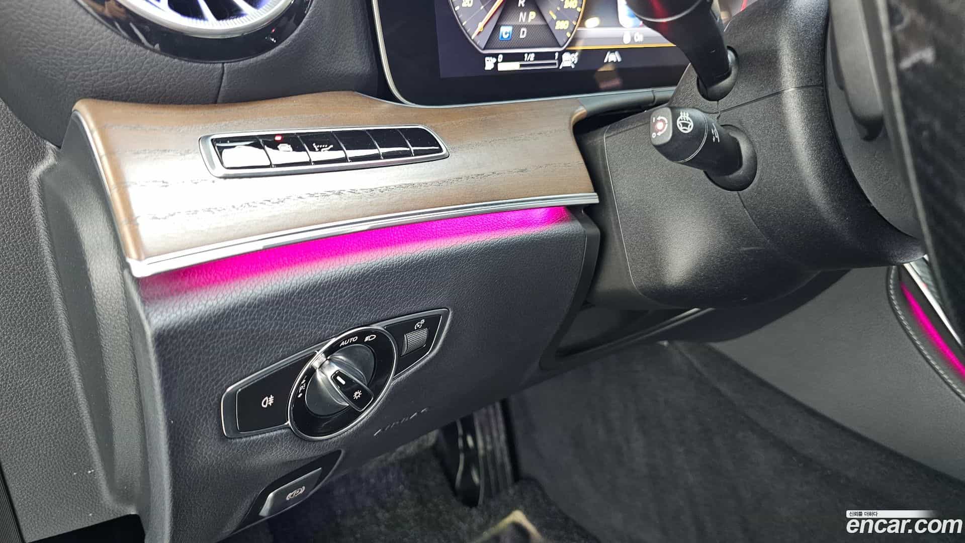 E-Class Mercedes-Benz 2020.8-OPTION-041