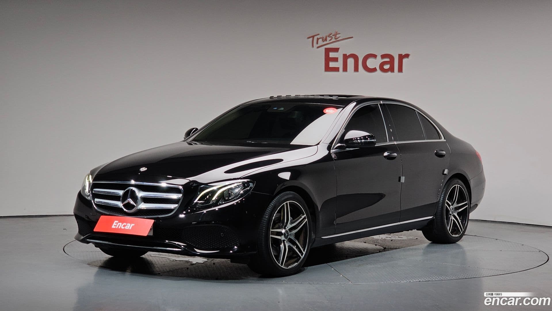 Main__Slider__Photo:E-Class Mercedes-Benz 2017.8-0