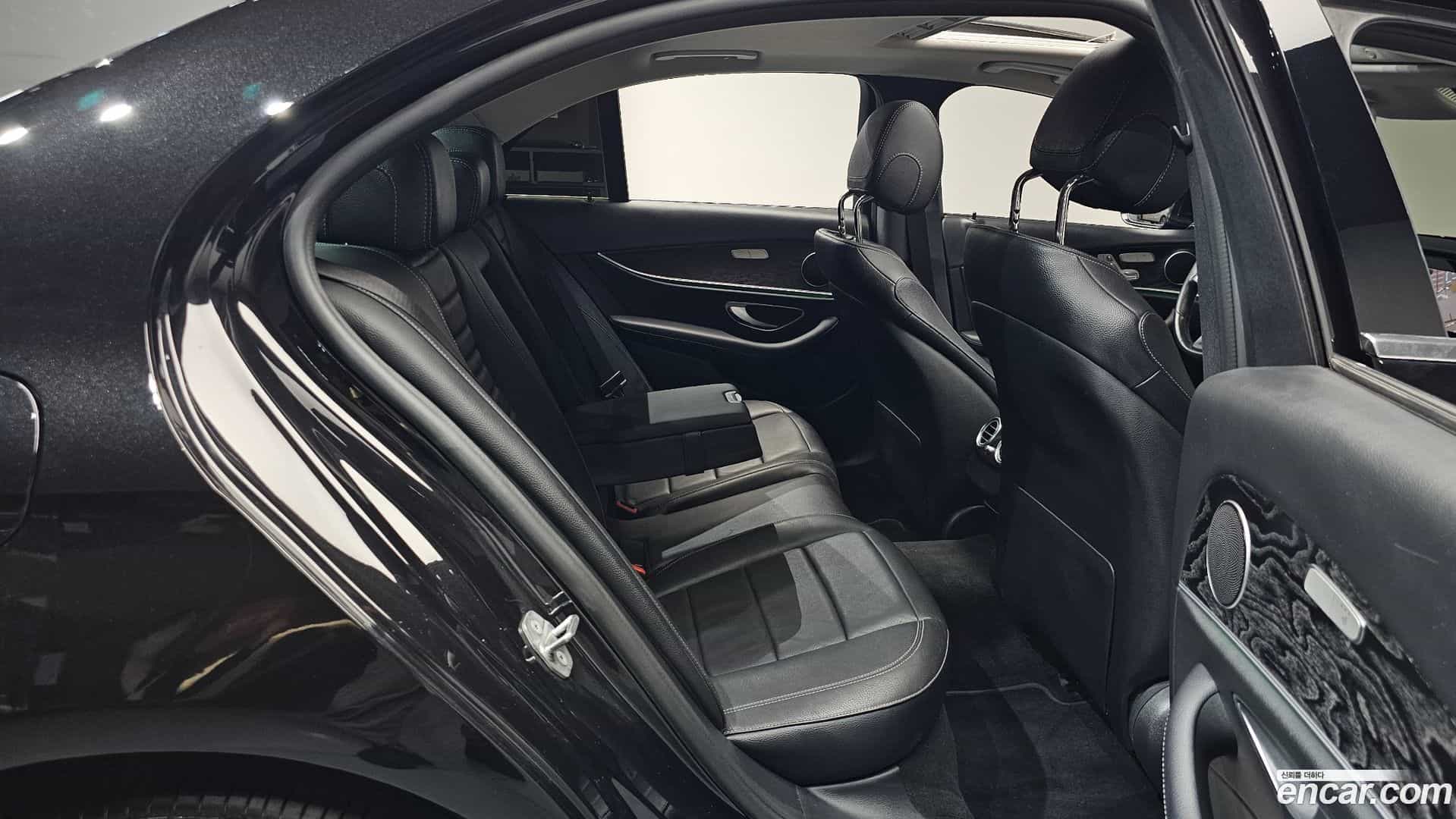 E-Class Mercedes-Benz 2017.8-OPTION-015