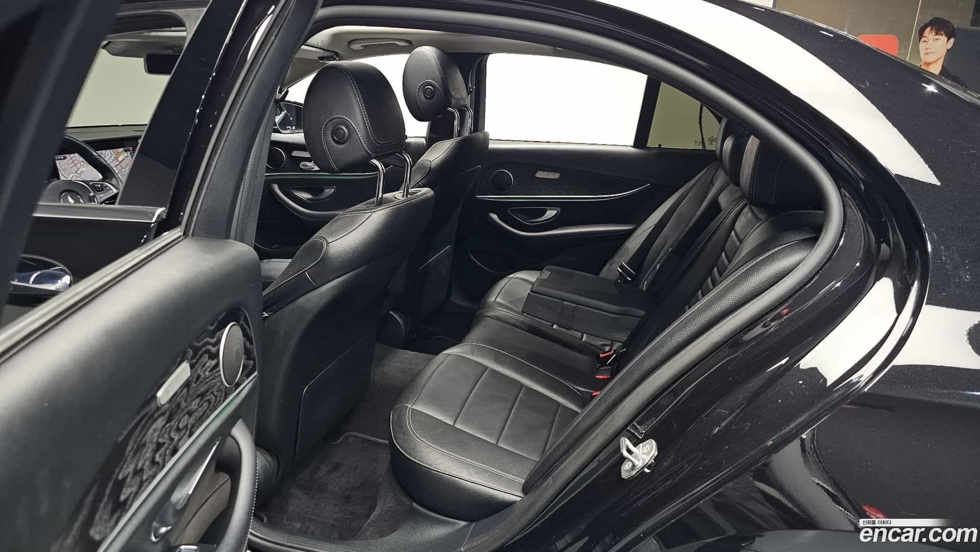E-Class Mercedes-Benz 2017.8-OPTION-016