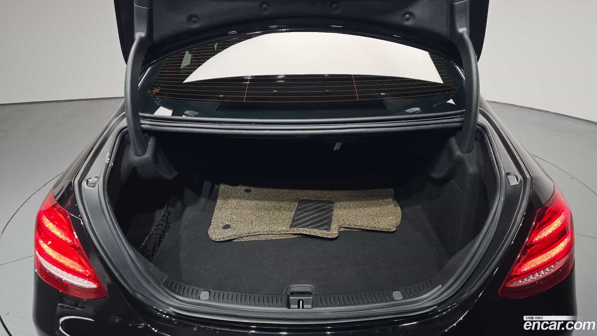 E-Class Mercedes-Benz 2017.8-OPTION-024