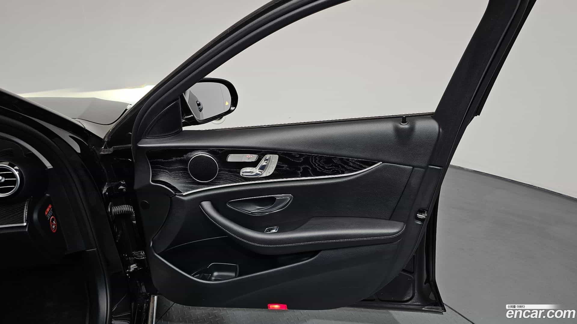 E-Class Mercedes-Benz 2017.8-INNER-034