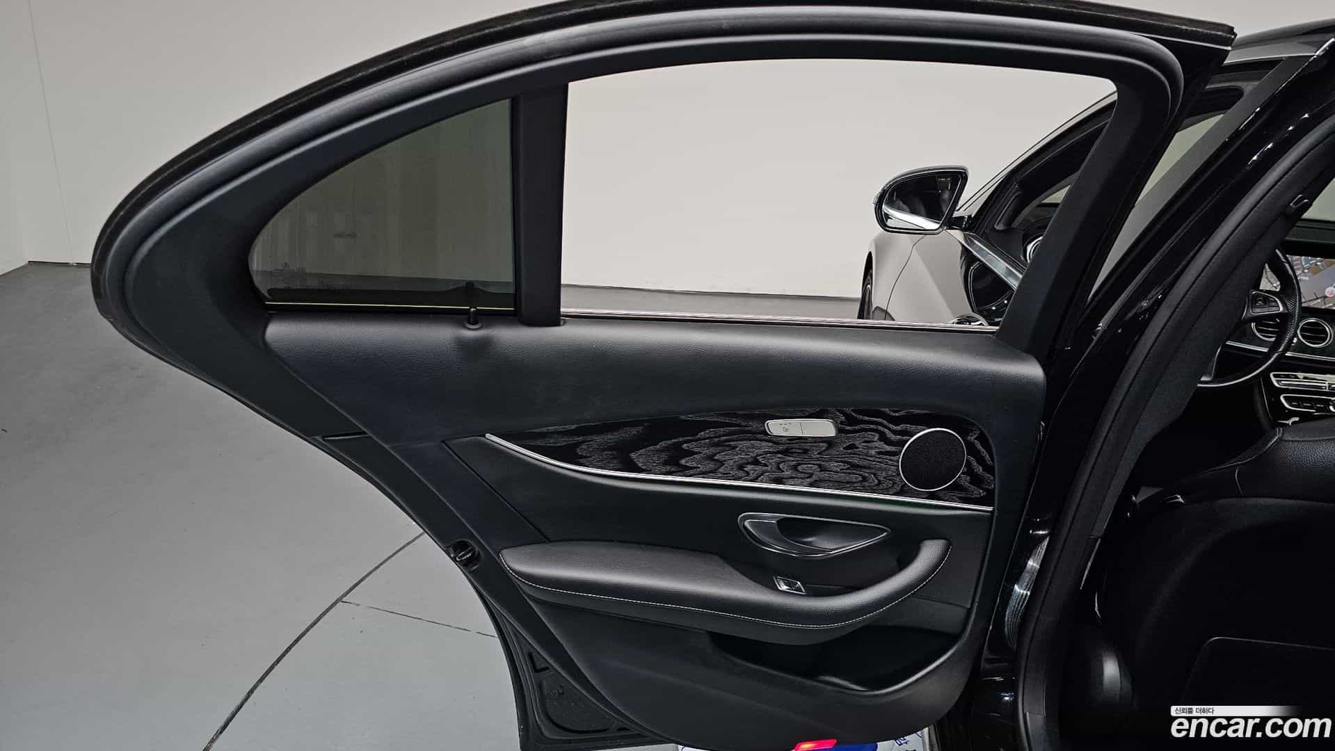 E-Class Mercedes-Benz 2017.8-INNER-035
