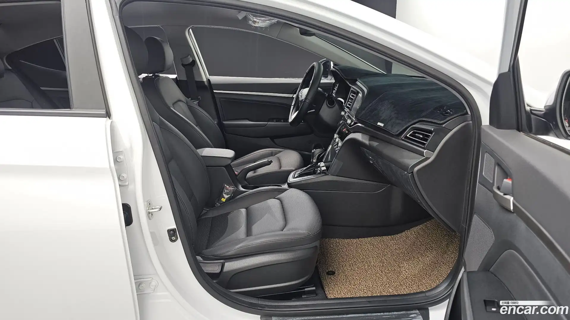 AVANTE Hyundai 2020.1-INNER-036