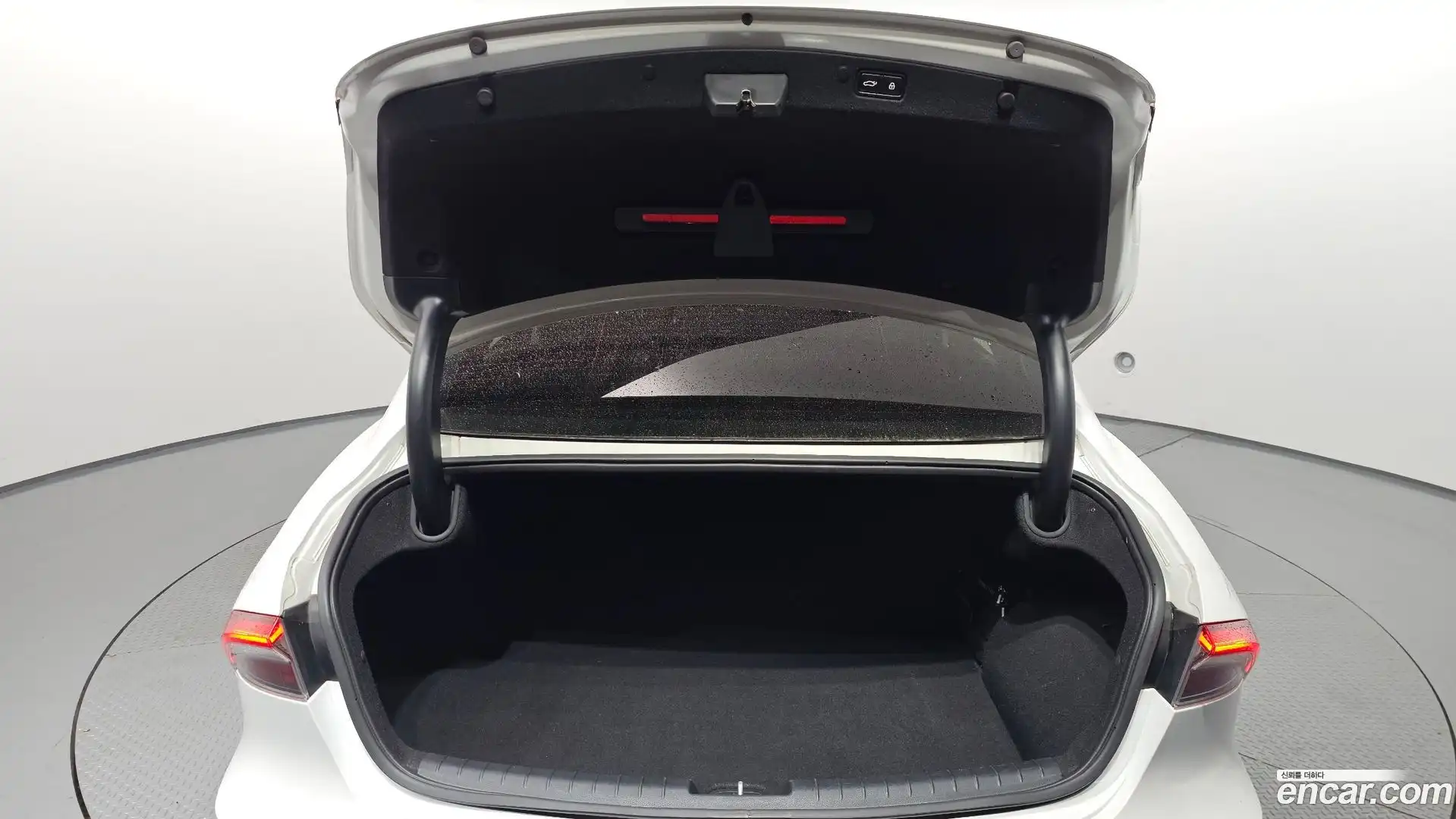 Grandeur Hyundai 2022.5-OPTION-024