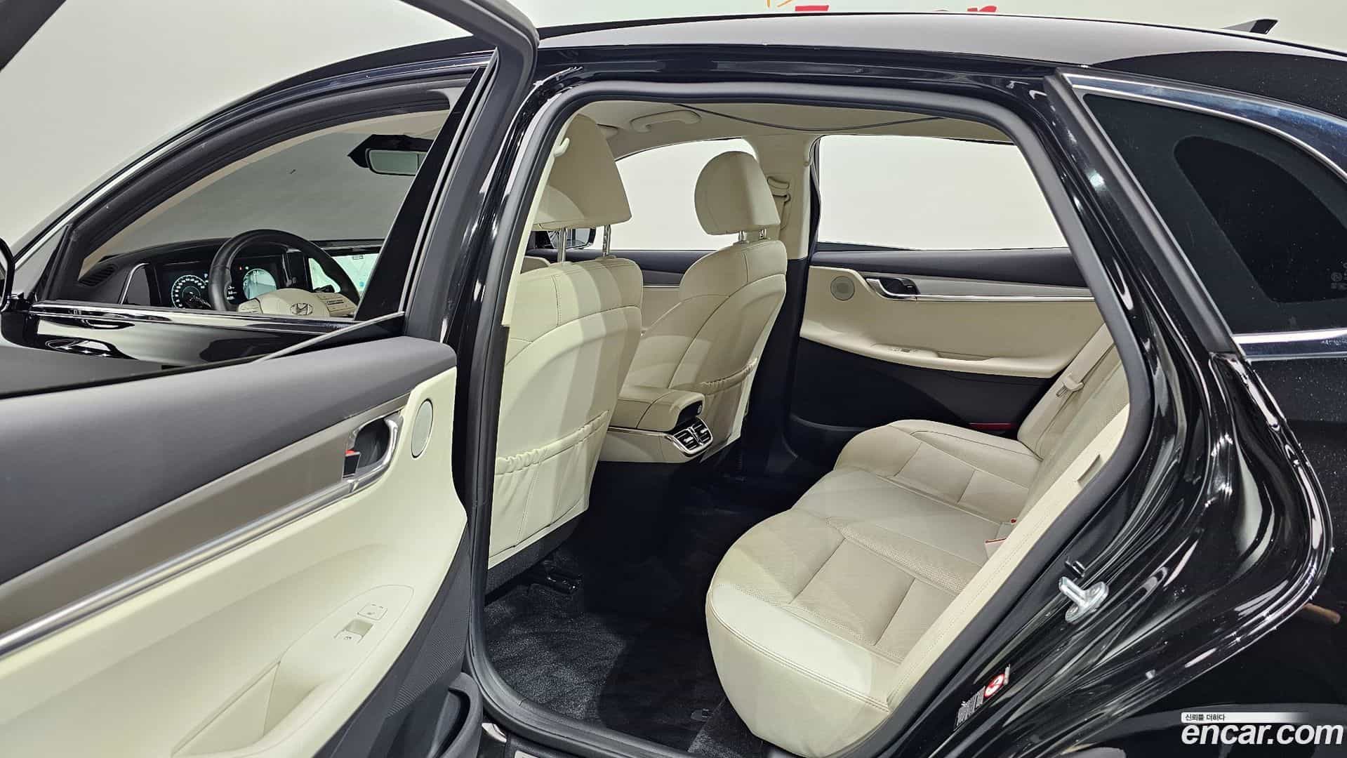 Grandeur Hyundai 2022.1-OPTION-015