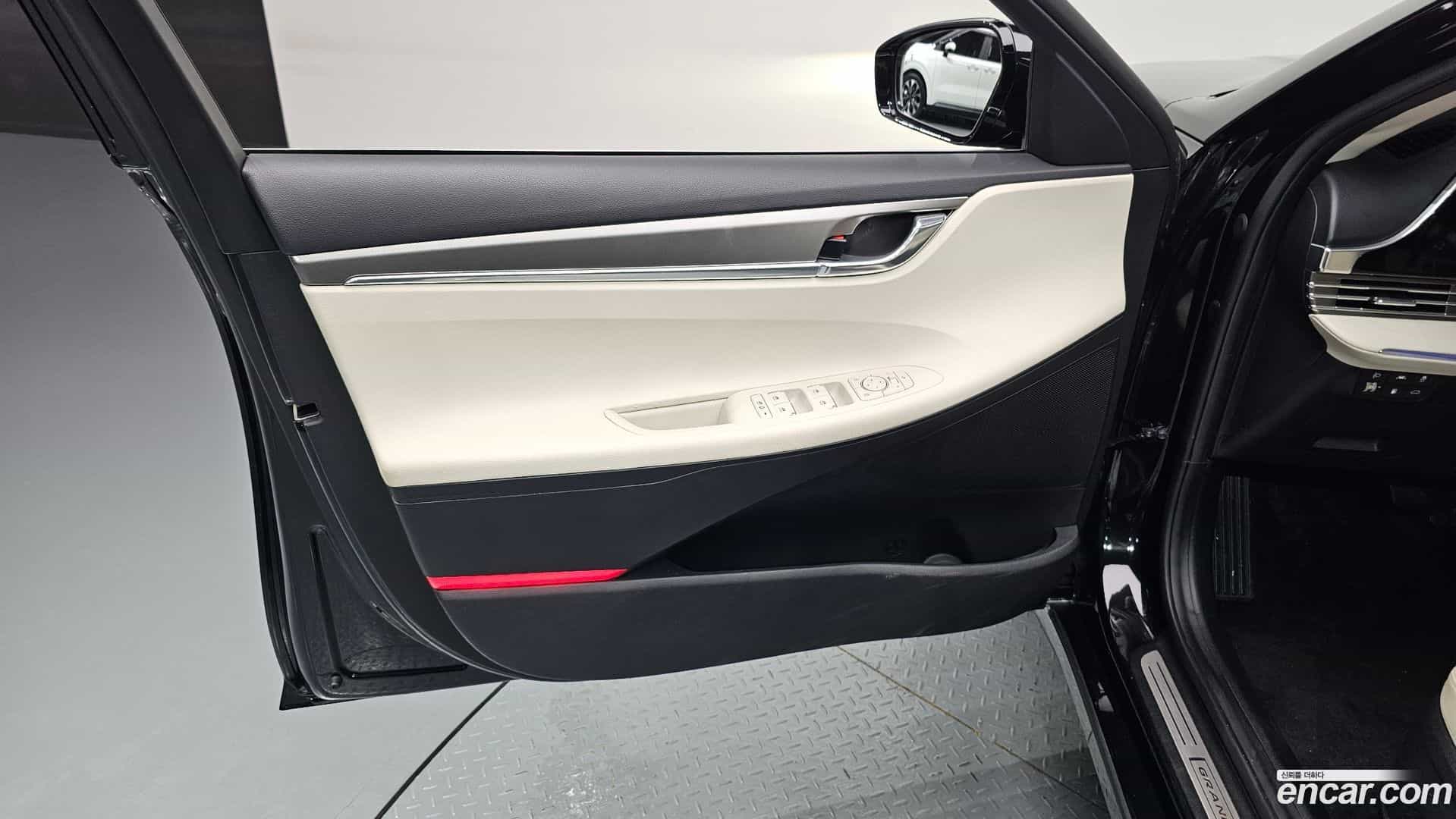Grandeur Hyundai 2022.1-INNER-034