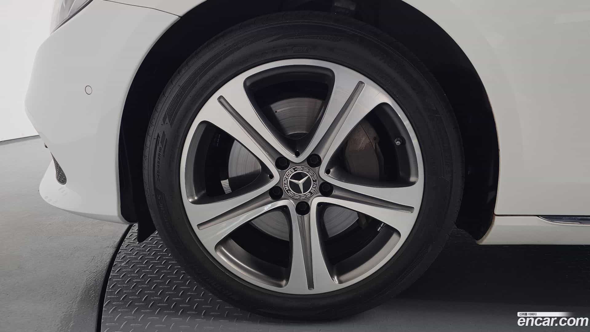 E-Class Mercedes-Benz 2018.6-OUTER-005