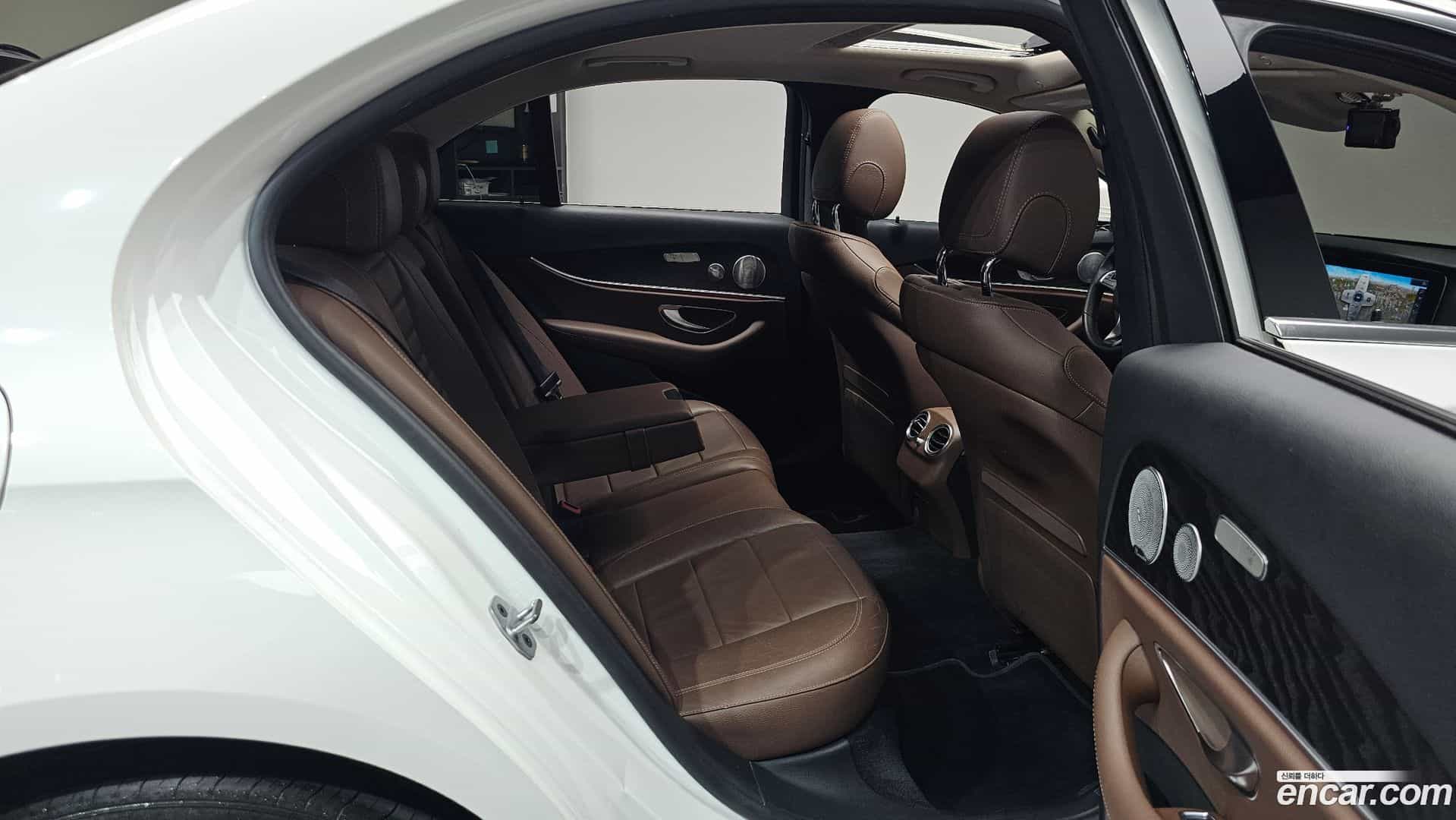 E-Class Mercedes-Benz 2018.6-OPTION-015