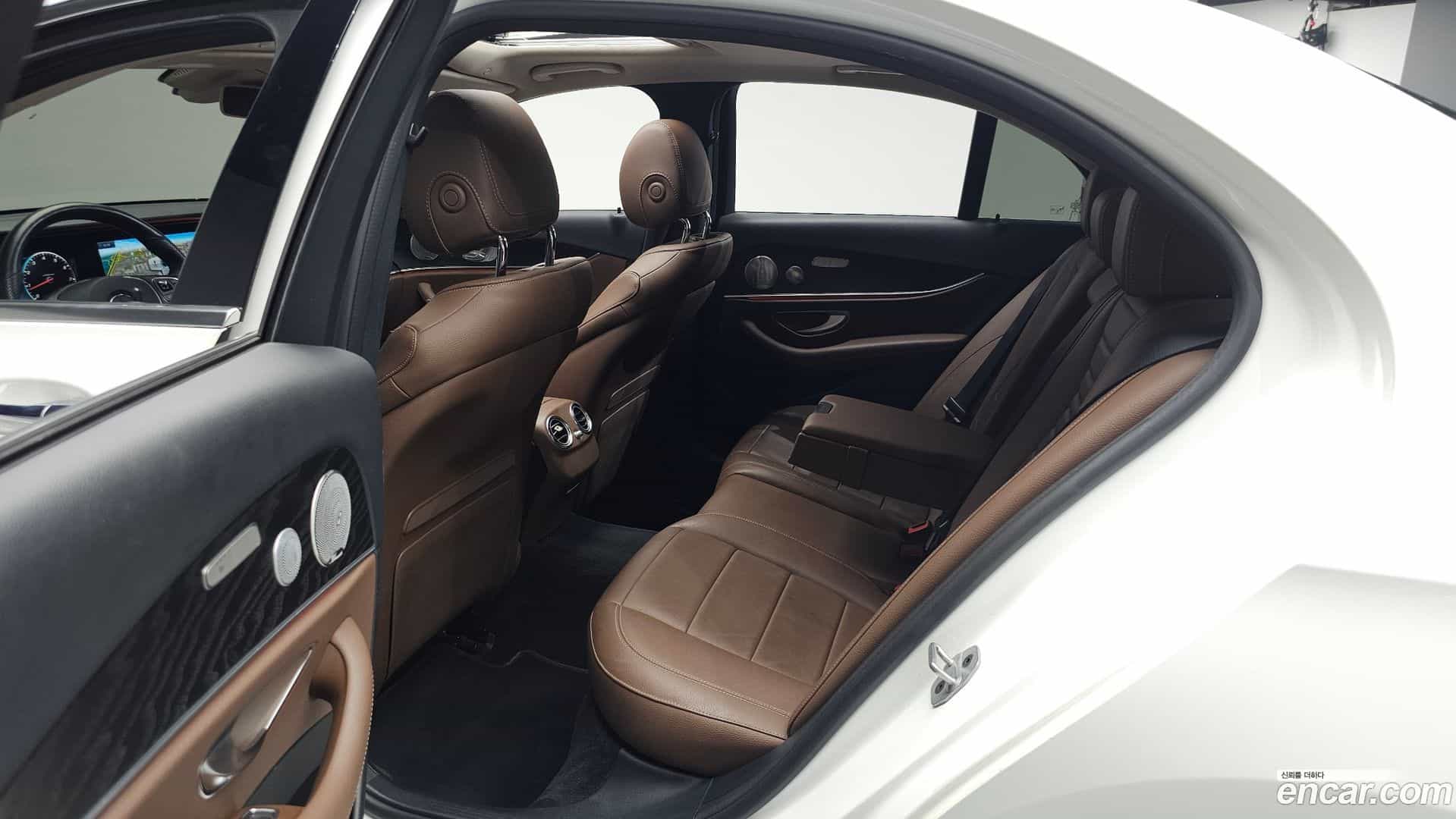 E-Class Mercedes-Benz 2018.6-OPTION-016