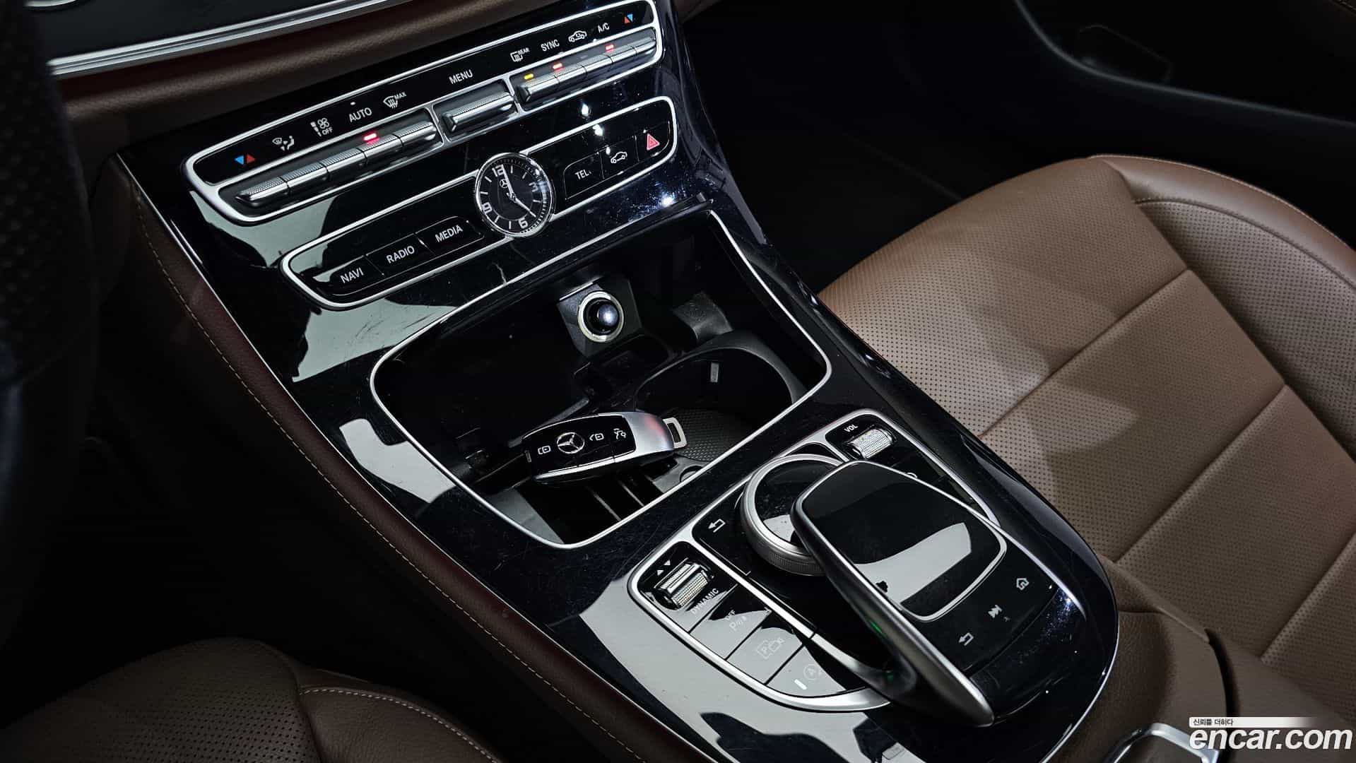 E-Class Mercedes-Benz 2018.6-OPTION-021
