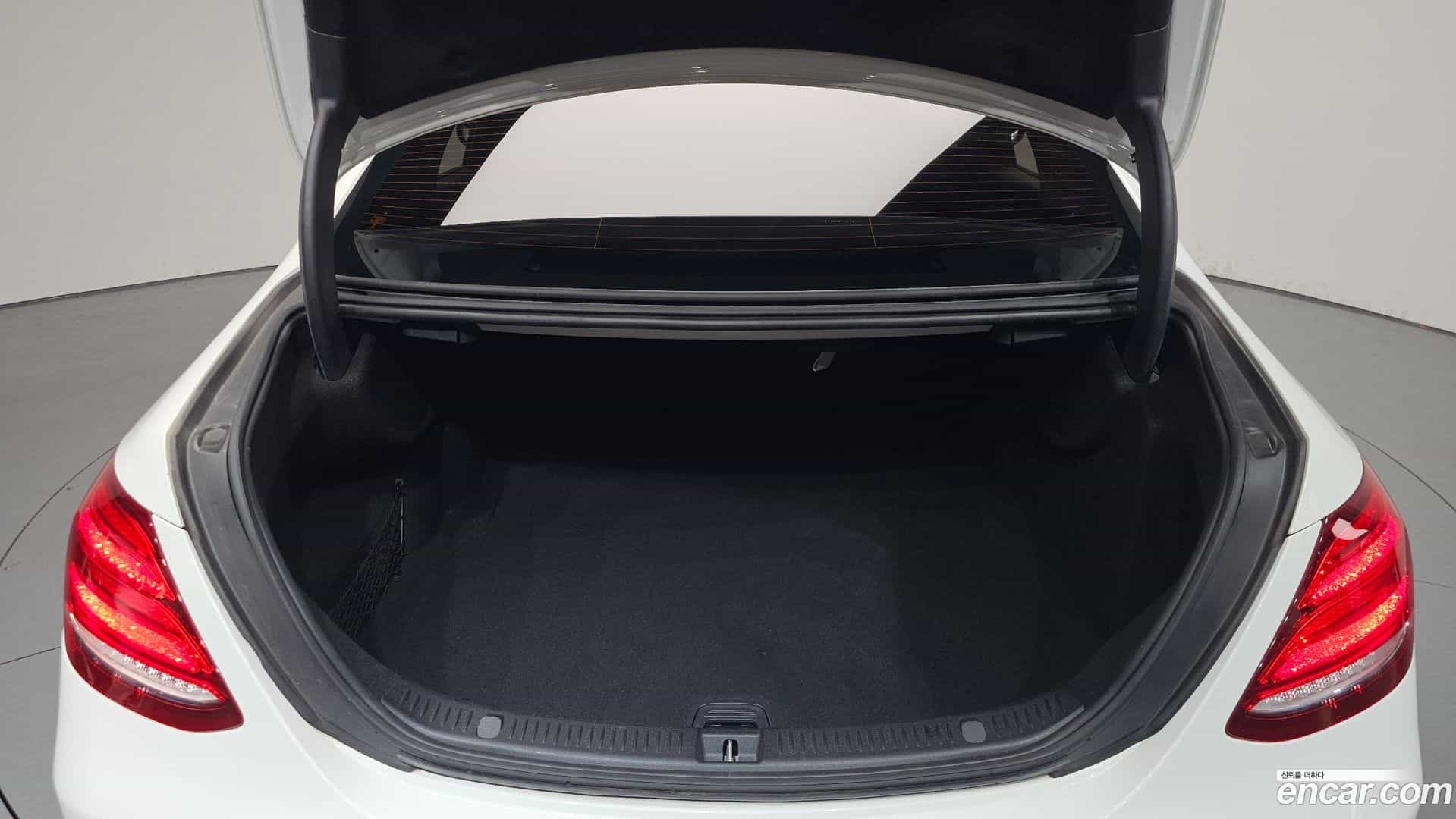 E-Class Mercedes-Benz 2018.6-OPTION-024