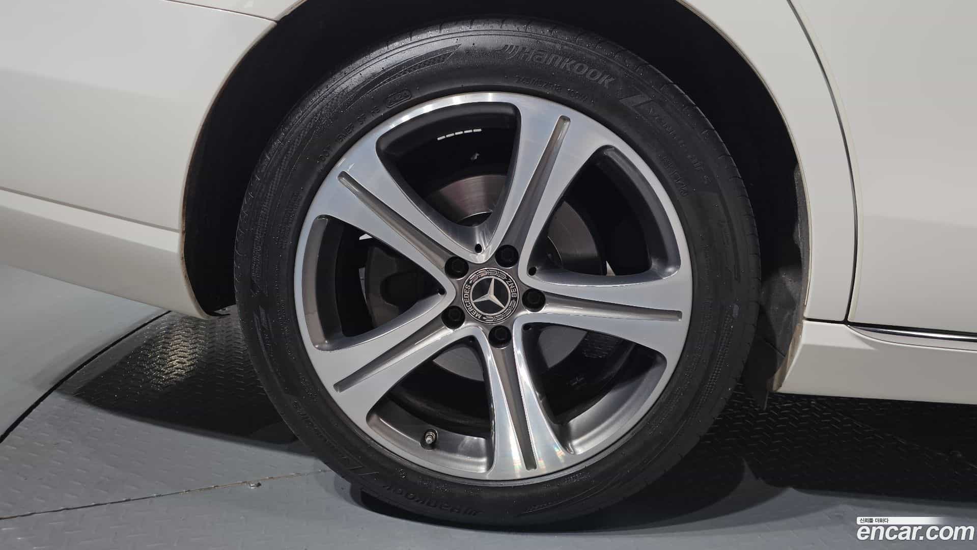 E-Class Mercedes-Benz 2018.6-OUTER-031