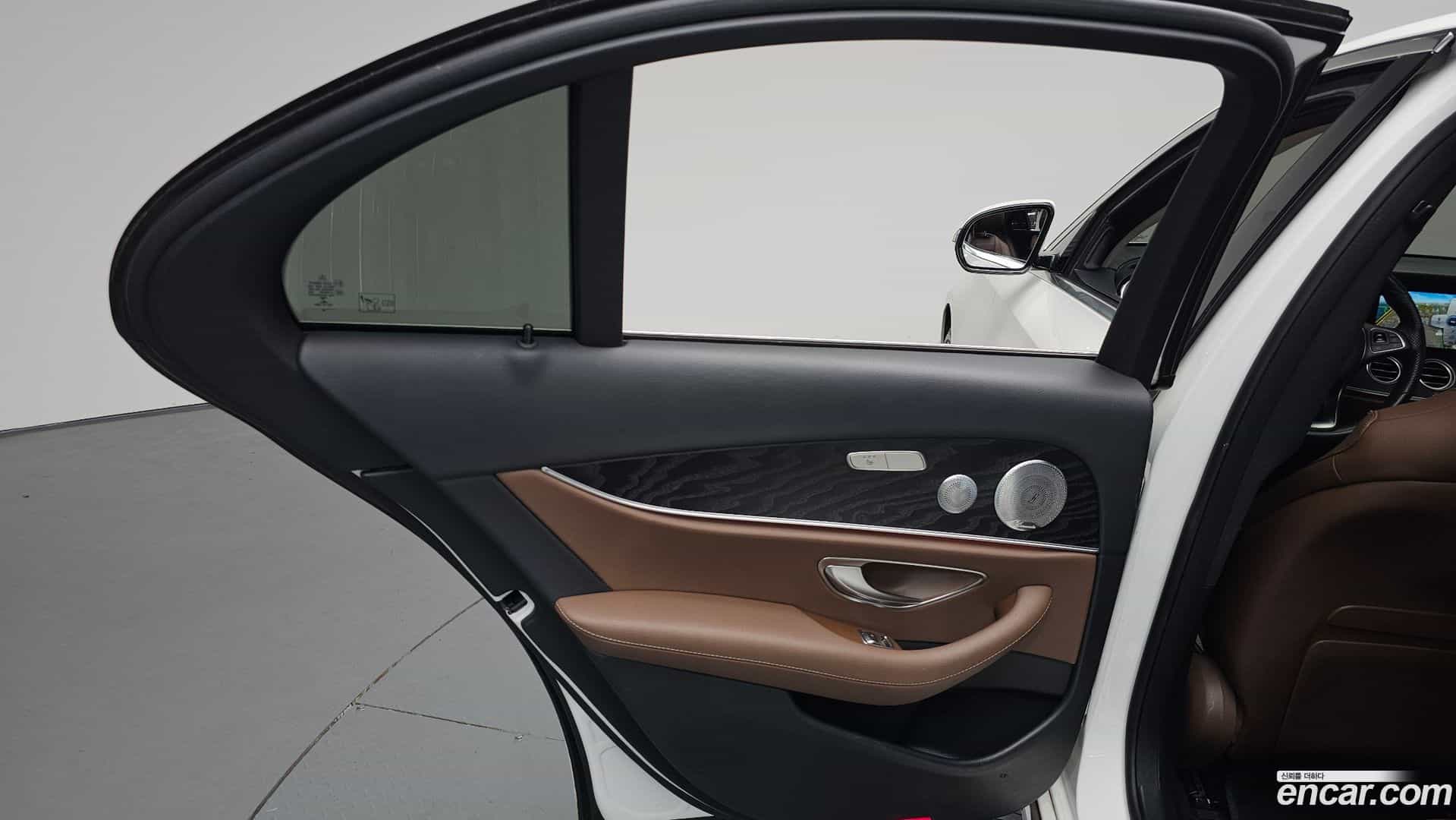 E-Class Mercedes-Benz 2018.6-INNER-035