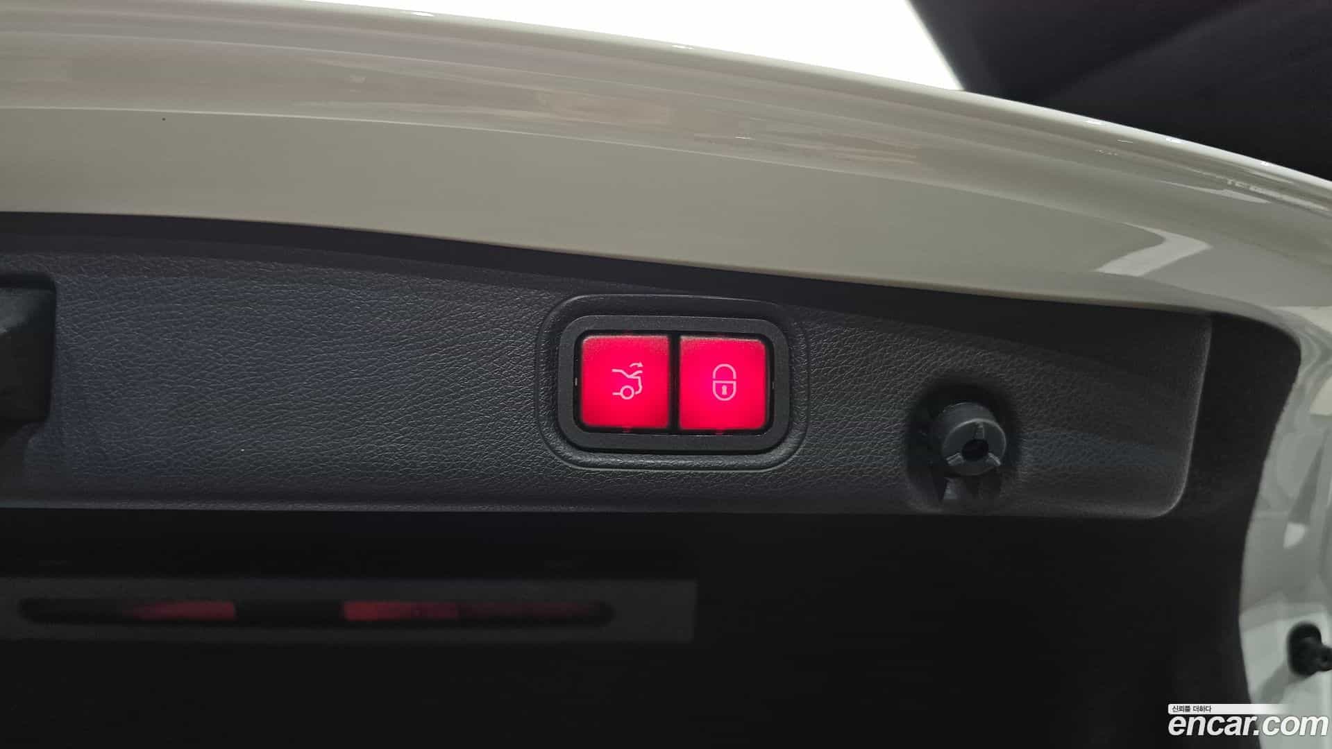 E-Class Mercedes-Benz 2018.6-OPTION-040