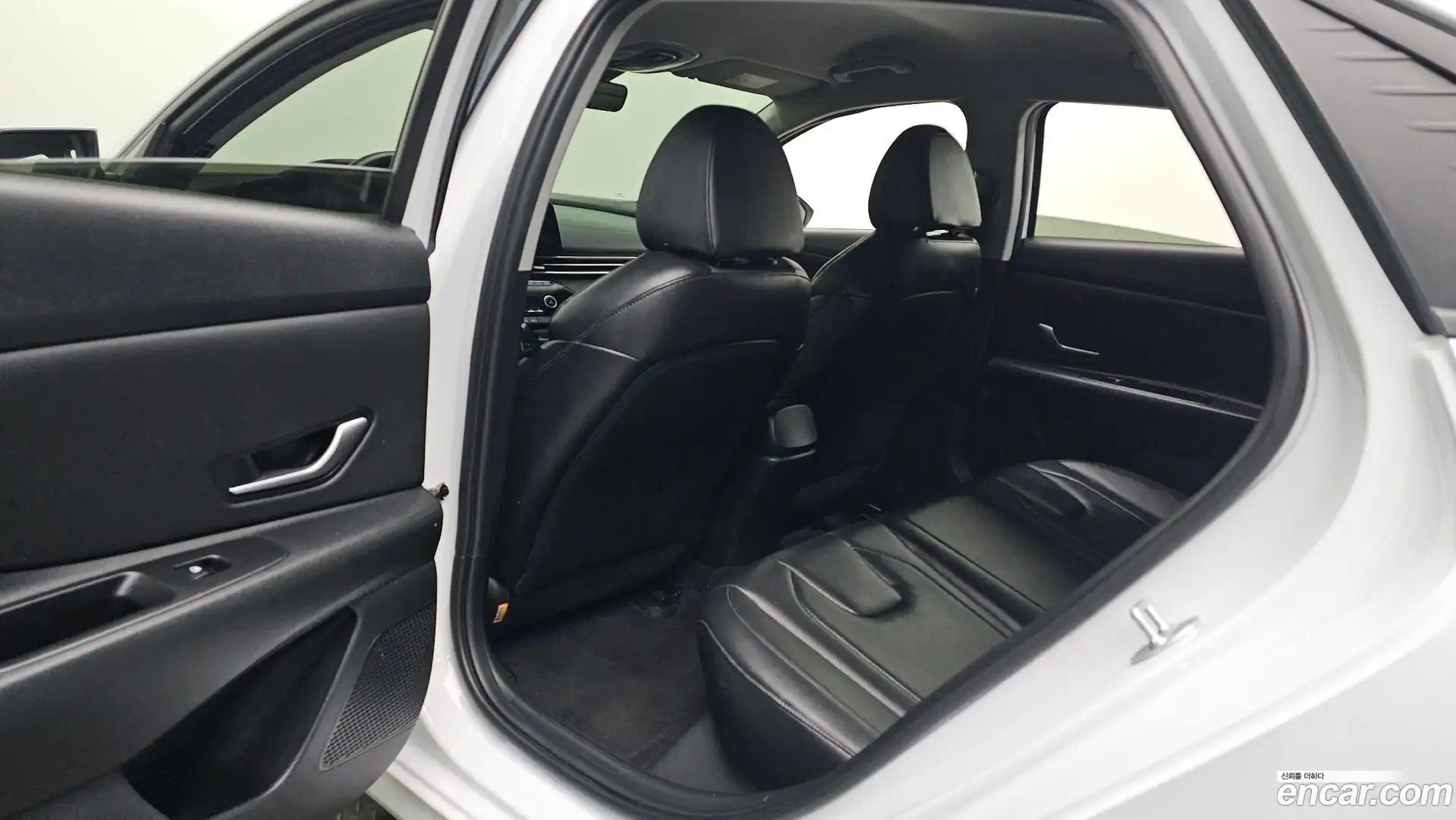 AVANTE Hyundai 2022.4-OPTION-015