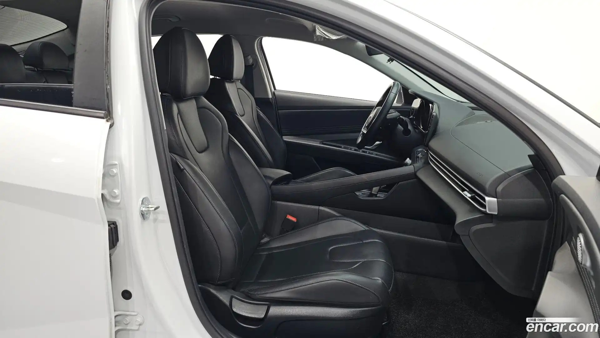 AVANTE Hyundai 2022.11-OPTION-015
