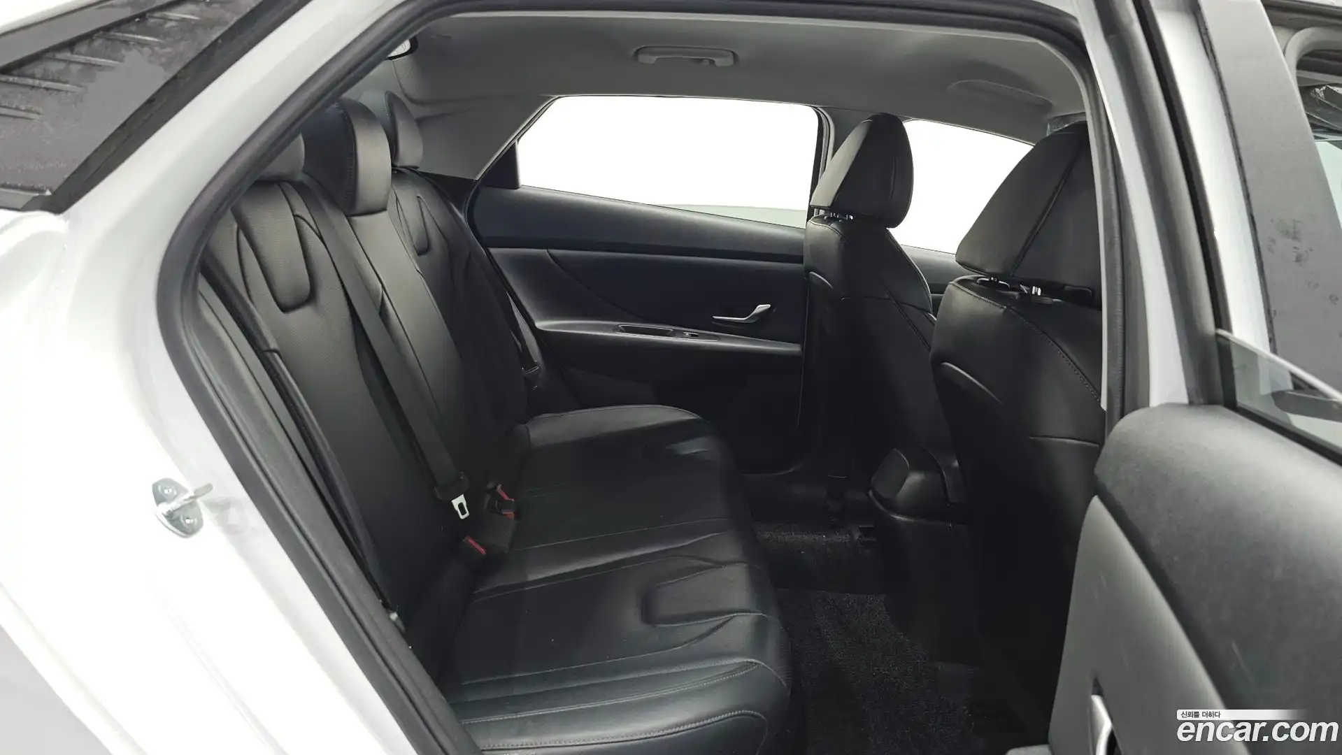 AVANTE Hyundai 2022.11-OPTION-016