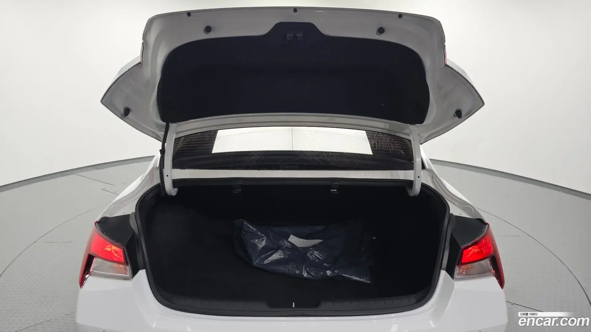 AVANTE Hyundai 2022.11-OPTION-024