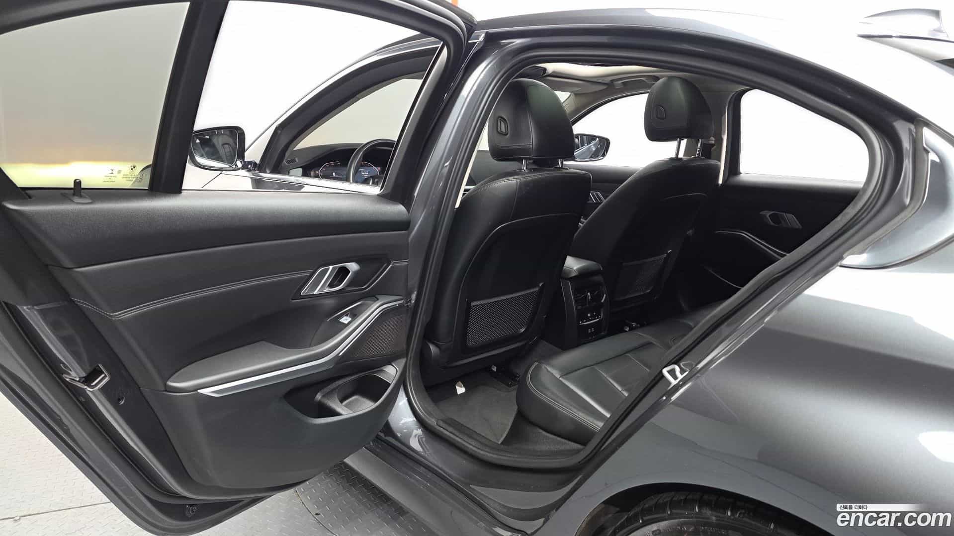 3-Series BMW 2021.5-INNER-036
