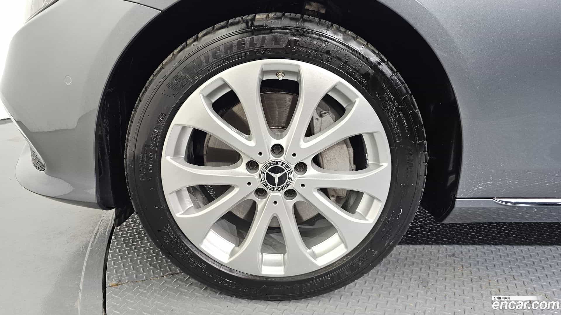 E-Class Mercedes-Benz 2019.0-OUTER-005