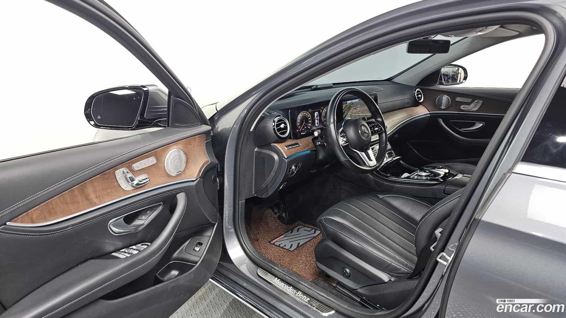 E-Class Mercedes-Benz 2019.0-INNER-010