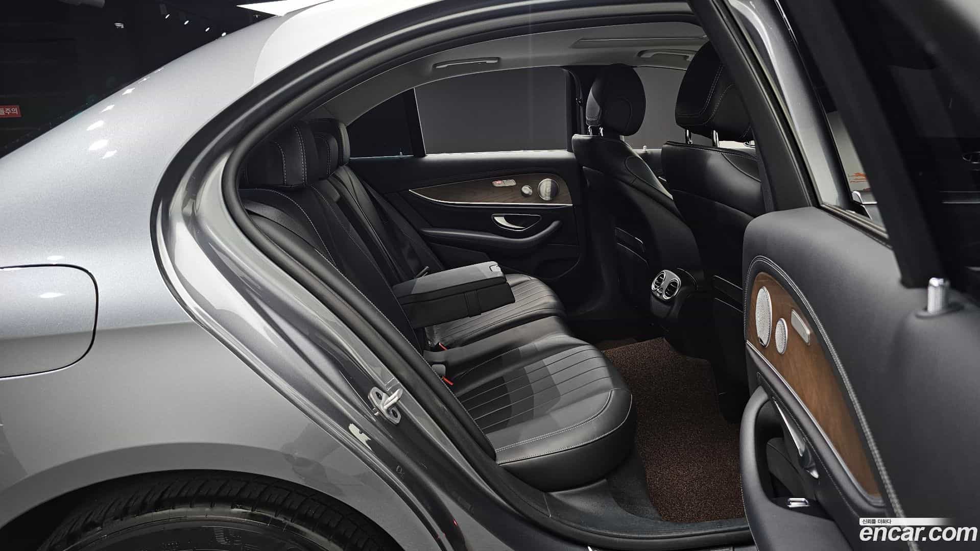 E-Class Mercedes-Benz 2019.0-OPTION-015