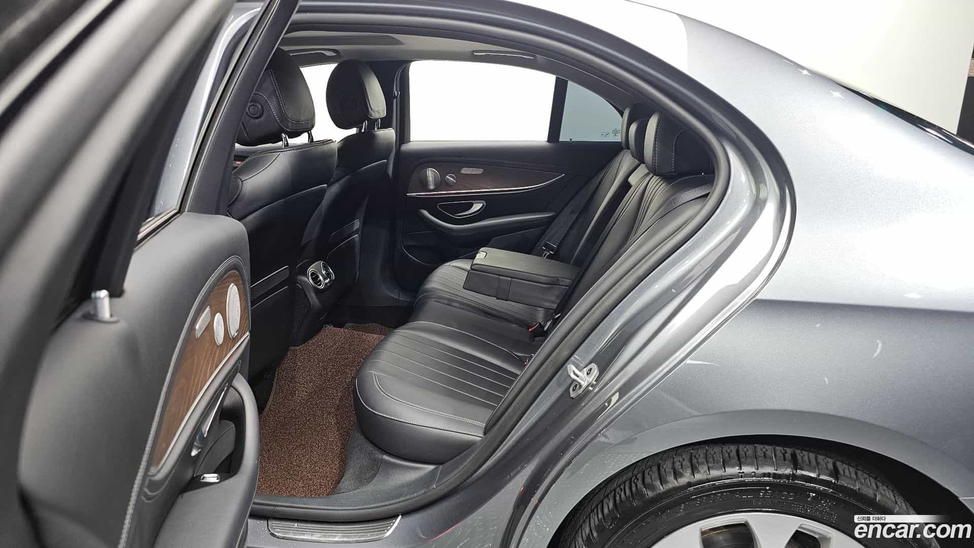 E-Class Mercedes-Benz 2019.0-OPTION-016